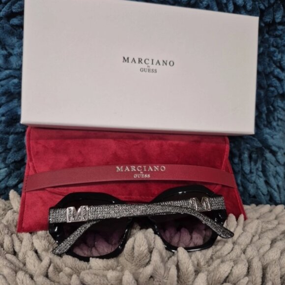 NEW GUESS BY MARCIANO GM00007 Sunglasses 01B 54mm $350